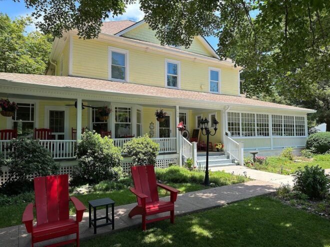 Bed and Breakfast in Black Mountain Red Rocker Inn