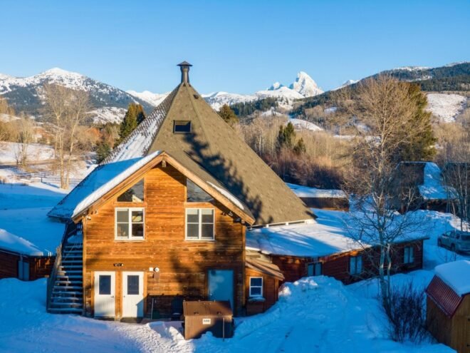 Bed and Breakfast in Alta Teton Teepee Lodge