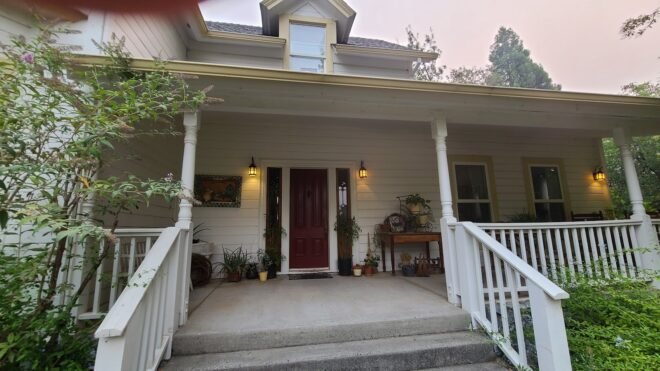 Bed and Breakfast in Loomis Flower Farm Inn