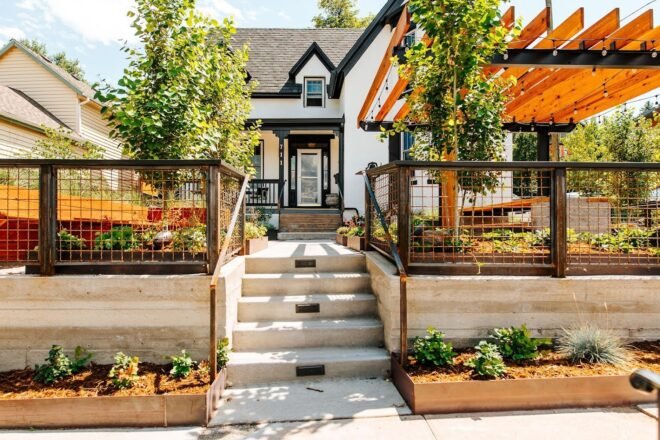 Bed and Breakfast in Golden The Dove Inn