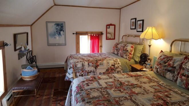 Bed and Breakfast in Twin Lakes The Twin Lakes Inn & Saloon