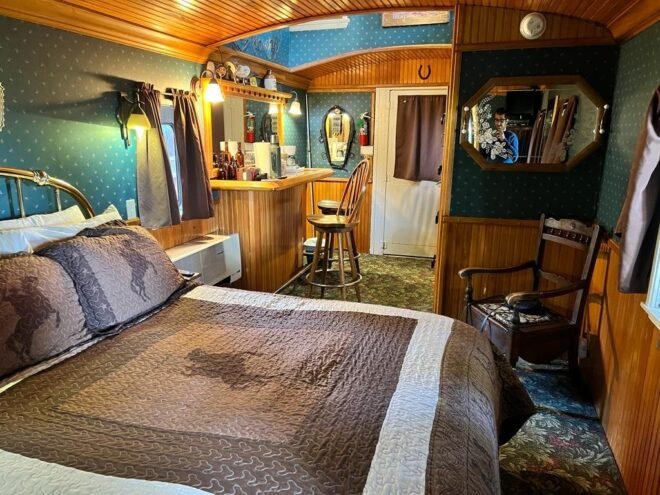 Bed and Breakfast in Upper Lake Featherbed Railroad Bed & Breakfast