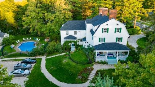 Bed and Breakfast in Lenox Hampton Terrace Inn