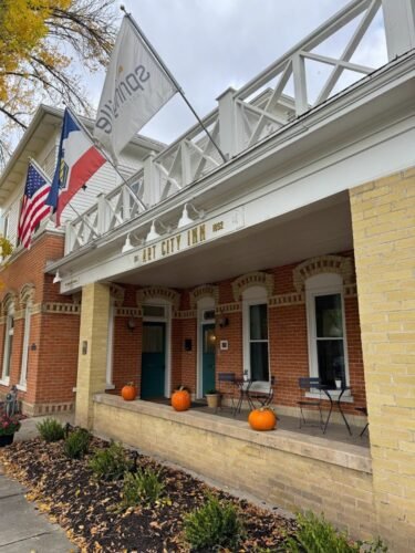 Bed and Breakfast in Springville Art City Inn