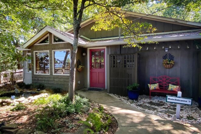 Bed and Breakfast in Chatsworth The Overlook Inn