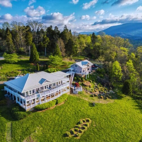 Bed and Breakfast in Pearisburg Lilly Valley Inn