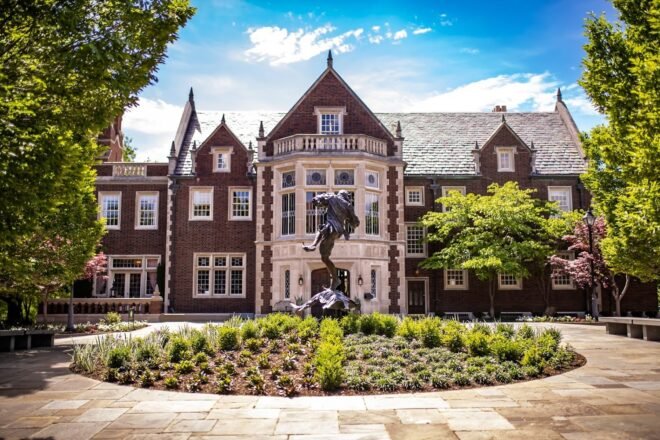 Bed and Breakfast in Tulsa Harwelden Mansion