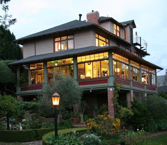 Bed and Breakfast in Monterey Jabberwock Inn