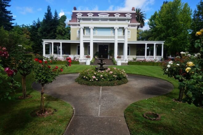 Bed and Breakfast in Napa Churchill Manor