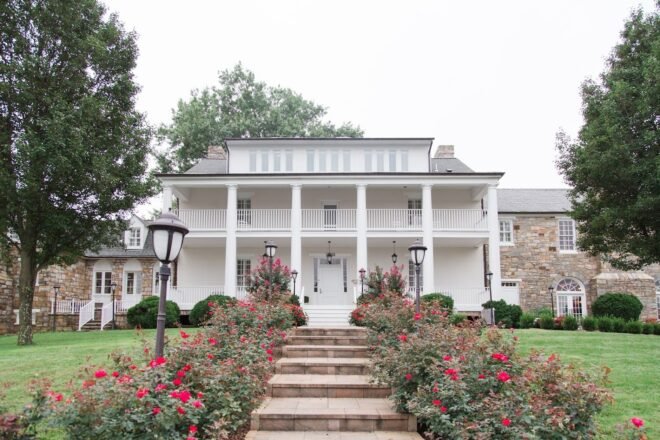 Bed and Breakfast in Haymarket Inn at Evergreen