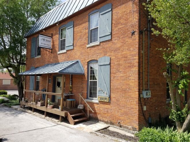 Bed and Breakfast in Grand Rapids Mill House Bed & Breakfast