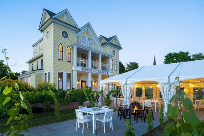 Bed and Breakfast in Irvington Hope and Glory Inn