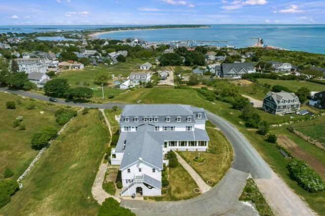 Bed and Breakfast in New Shoreham The Atlantic Inn