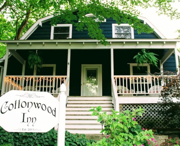 Bed and Breakfast in Holland Cottonwood Inn