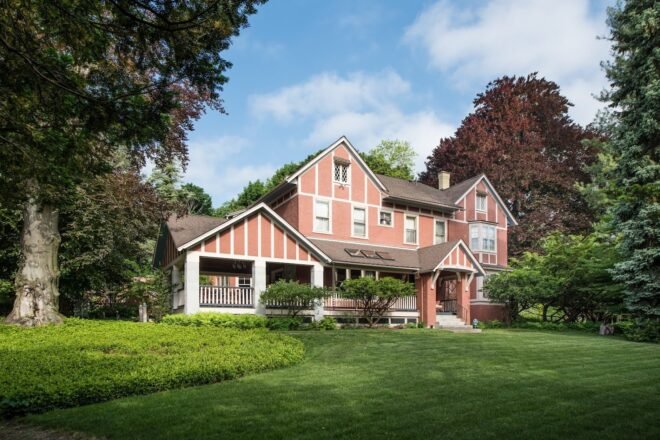 Bed and Breakfast in Rochester The Ellwanger Estate