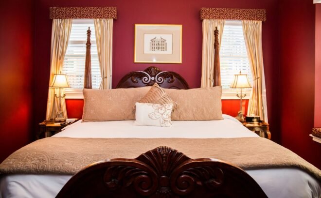 Bed and Breakfast in Newport Almondy Inn