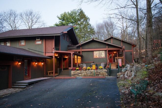 Bed and Breakfast in Jim Thorpe The Flagstaff Lodge