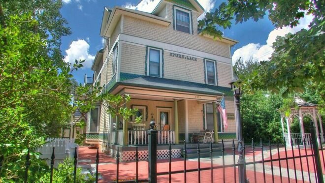 Bed and Breakfast in Colorado Springs Spurs and Lace Inn Bed & Breakfast
