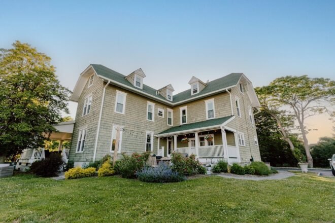 Bed and Breakfast in Bay Shore The Ocean Bay House