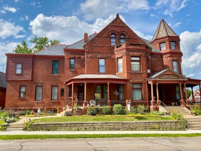 Bed and Breakfast in St Joseph Vineyard Mansion & Carriage House Bed & Breakfast