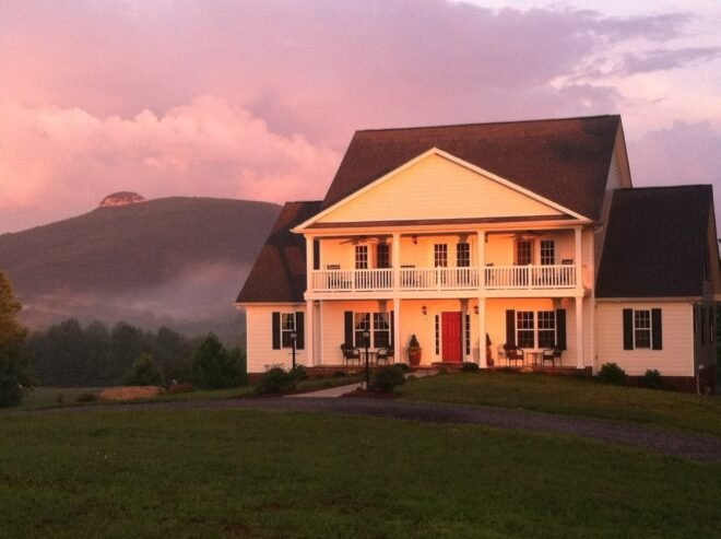 Bed and Breakfast in Pinnacle A Mighty Oak Bed & Breakfast