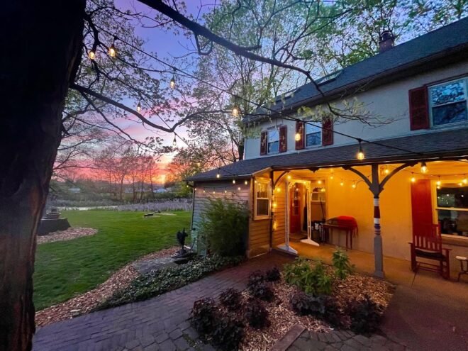 Bed and Breakfast in Pipersville Galvanized America Inn and Art Gallery