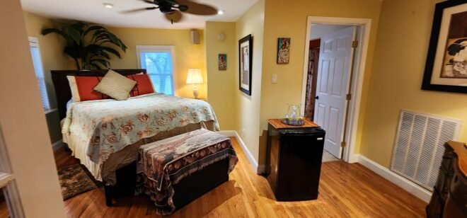 Bed and Breakfast in Hubert The White House on Freedom Way