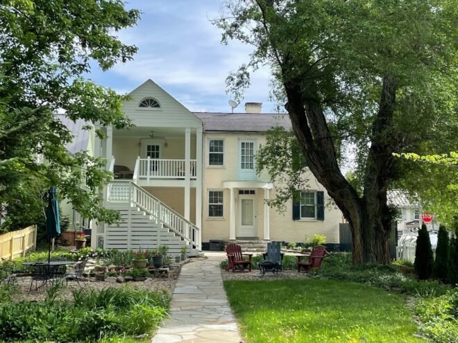 Bed and Breakfast in Shepherdstown Thomas Shepherd Inn