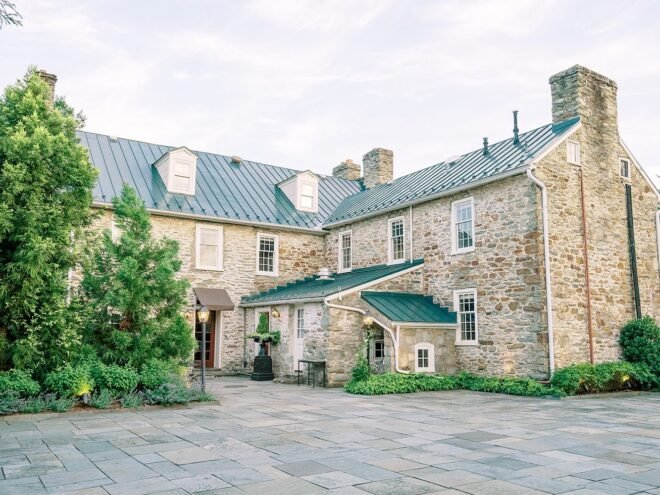 Bed and Breakfast in Middleburg The Red Fox Inn & Tavern