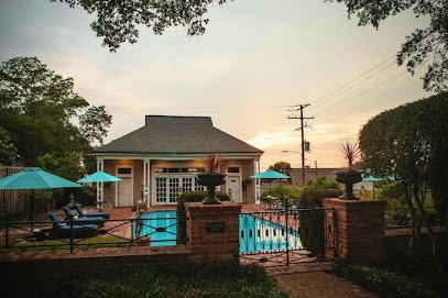 The Anchuca Historic Mansion and Inn, a bed and breakfast located in Vicksburg, Mississippi