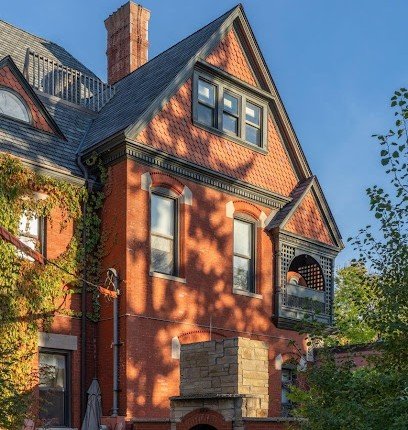 The New Victorian Mansion Bed & Breakfast located in St Paul, Minnesota