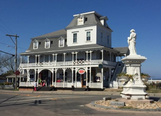 The Inn at Old Harbor,a bed and breakfast in New Shoreham, Rhode Island,