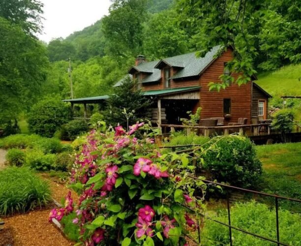 Butterfly Hollow Bed and Breakfast, located in Gordonsville, Tennessee,