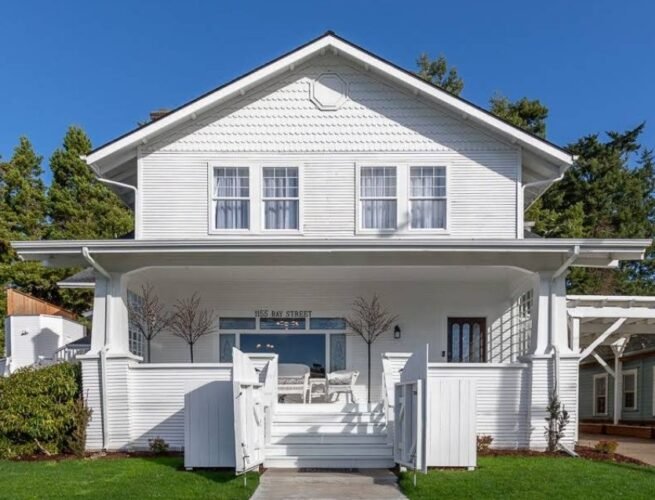 The Edwin K Boutique Inn is a bed and breakfast located in Florence, Oregon