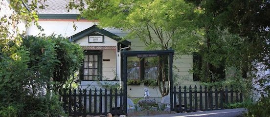 The GlenMorey Country House Bed and Breakfast Inn located in Placerville, California