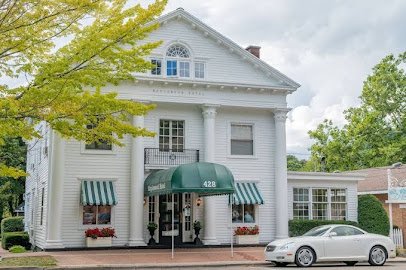The Maplewood Hotel, a bed and breakfast located in Saugatuck, Michigan